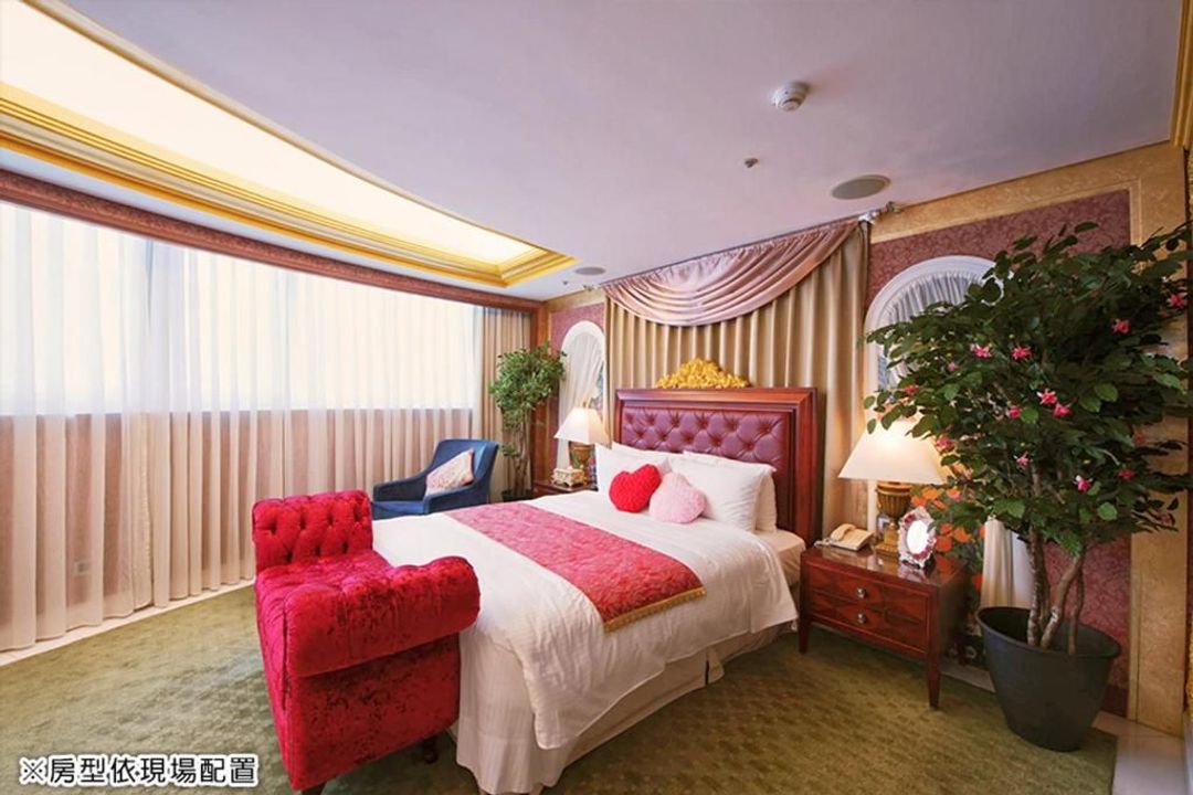 Lake Hotel
