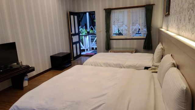 Naluwan Villa-Sakura Triple Room-9