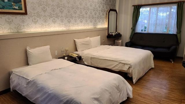 Naluwan Villa-Sakura Triple Room-11