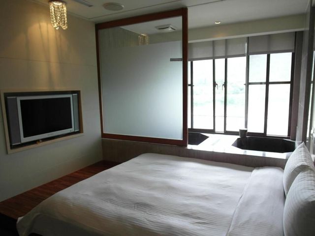 烏來花漾水舞會館-標準雙人房-4