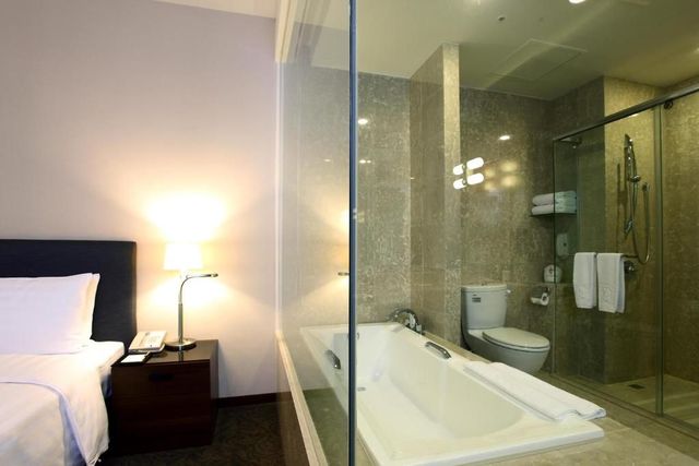 H Resort-Deluxe Double Room with Sea View and Balcony-4