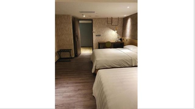 城市商旅-桃園車站館-豪華四人房-6