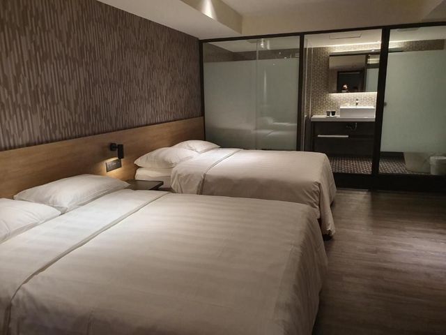 城市商旅-桃園車站館-豪華四人房-1