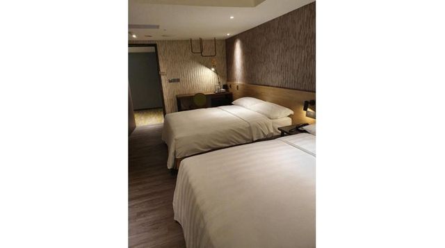 城市商旅-桃園車站館-豪華四人房-3
