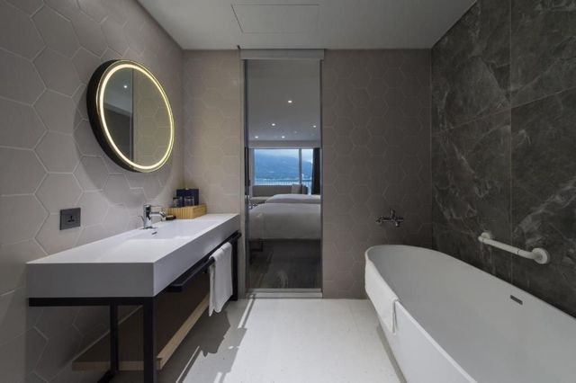 Golden Tulip FAB Hotel-Deluxe Room(Two people)-5