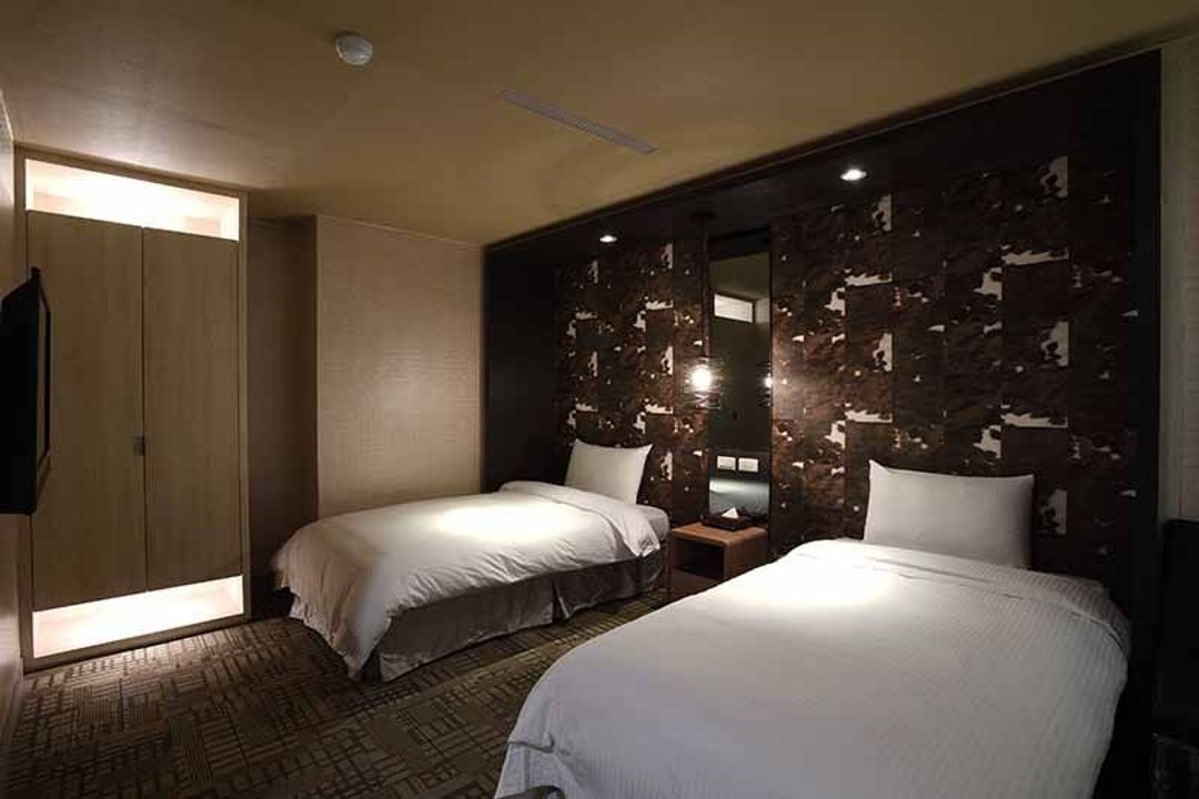 이스트 드래곤 호텔 (EAST DRAGON HOTEL)
