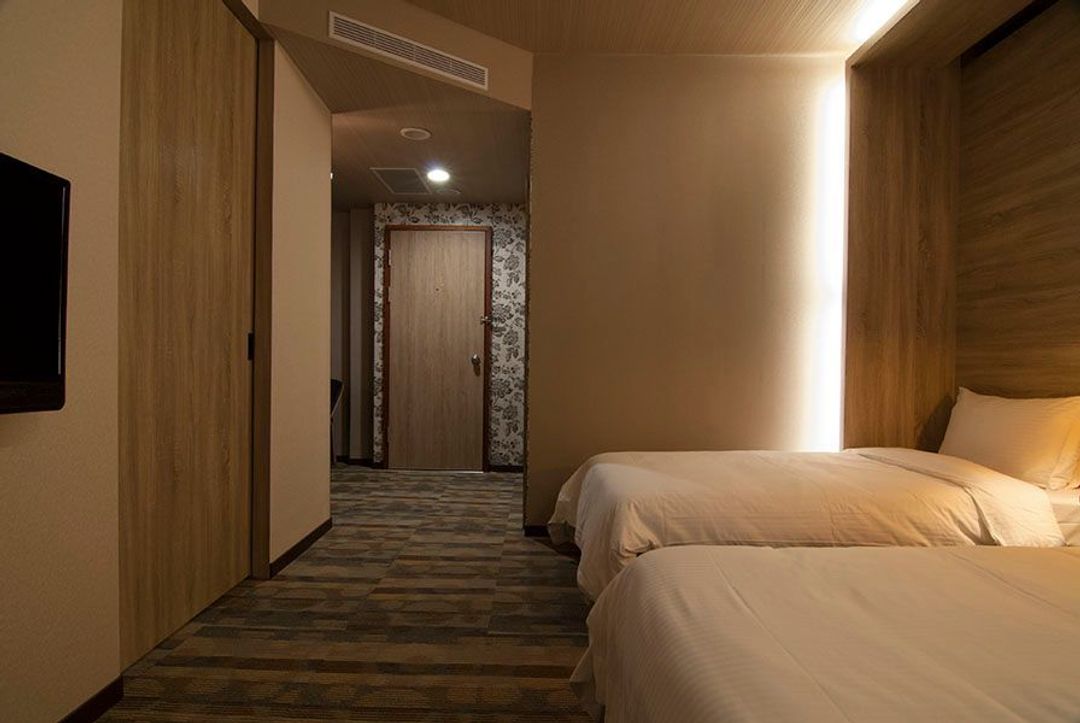이스트 드래곤 호텔 (EAST DRAGON HOTEL)