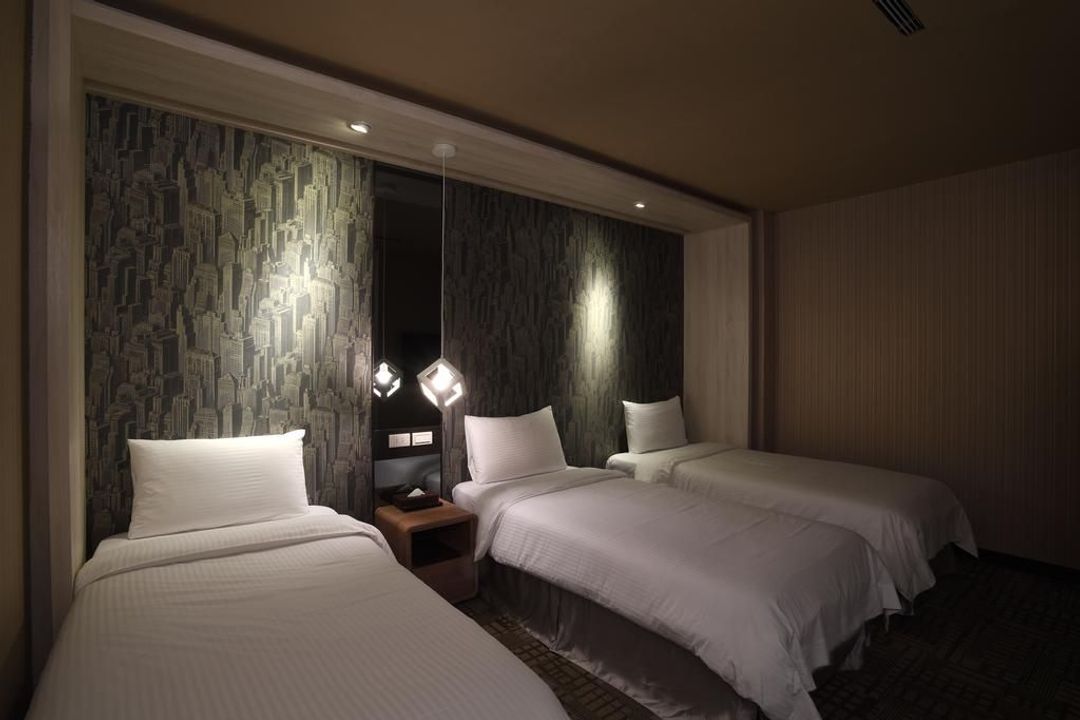 이스트 드래곤 호텔 (EAST DRAGON HOTEL)