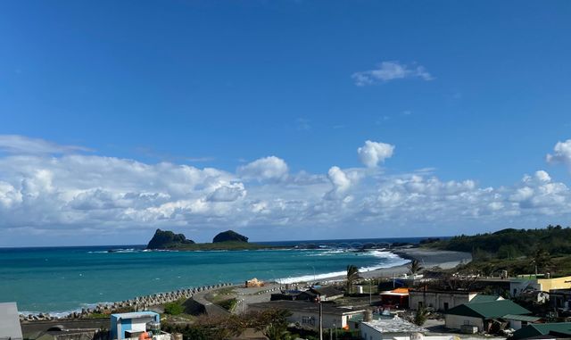 房間附贈寬敞陽台,讓入住的您,恣意欣賞三仙台美景。看海、聽海浪拍打著有節奏的交響曲,就是療癒啊⋯⋯
