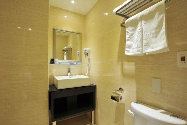 J-Hotel-double room-disability access-7