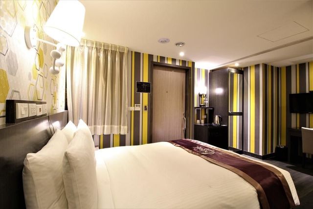 J-Hotel-double room-disability access-5