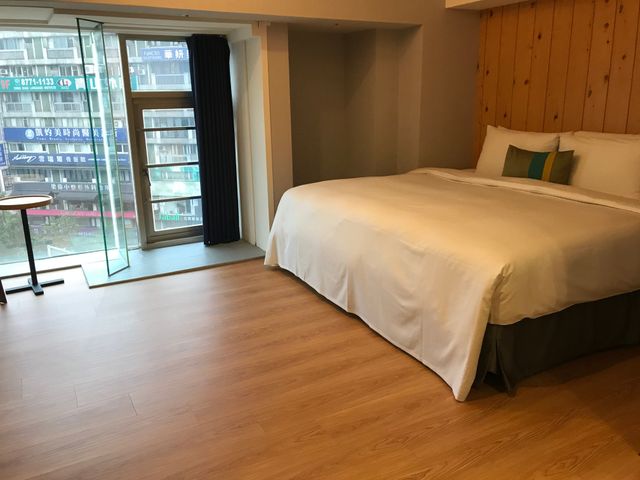 艾爾行旅｜鄰近東區商圈-高級雙人或雙床房-2