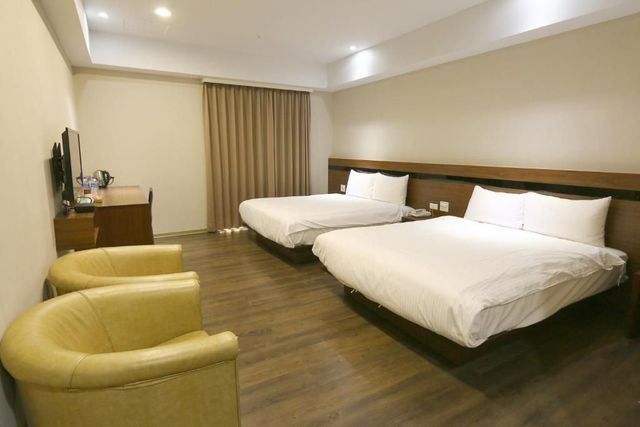 鼎立安商務旅館-四人房 - 附陽台-2