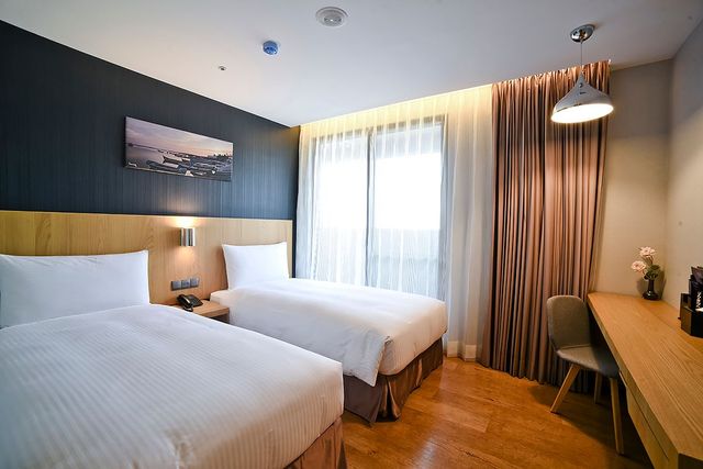 新北驛德世紀酒店 l 四星級、有窗房-標準雙人房 (兩小床)-1