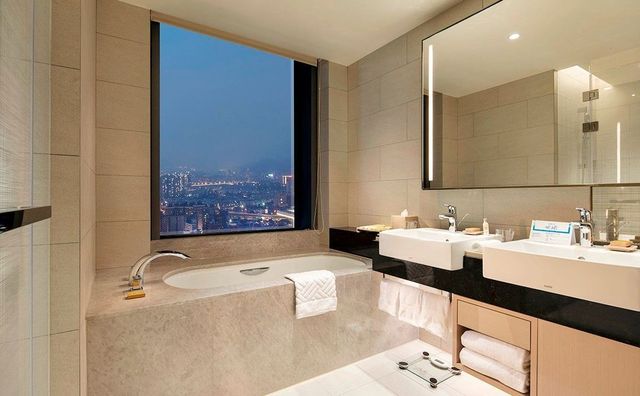 台北新板希爾頓酒店 | 每日限量雙人販售中｜-希爾頓客房一大床-3