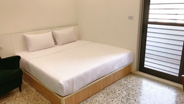 吃飽睡好 歡迎回家｜緊鄰台南神農街-溫馨雙人房 - 附設陽台-4