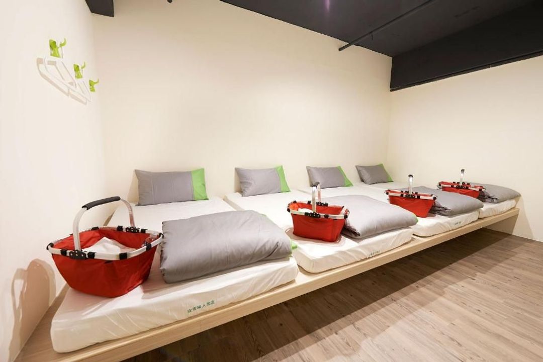 宜舍单人旅店｜近台中火车站、明亮、公用厨房