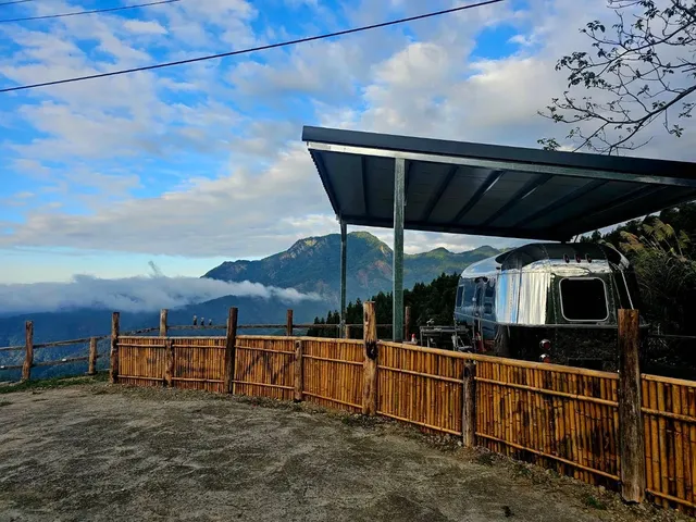 紅柚車露漫遊｜質感美式露營車、獨立乾溼分離衛浴、大片景觀草皮-自助式美式露營車-10