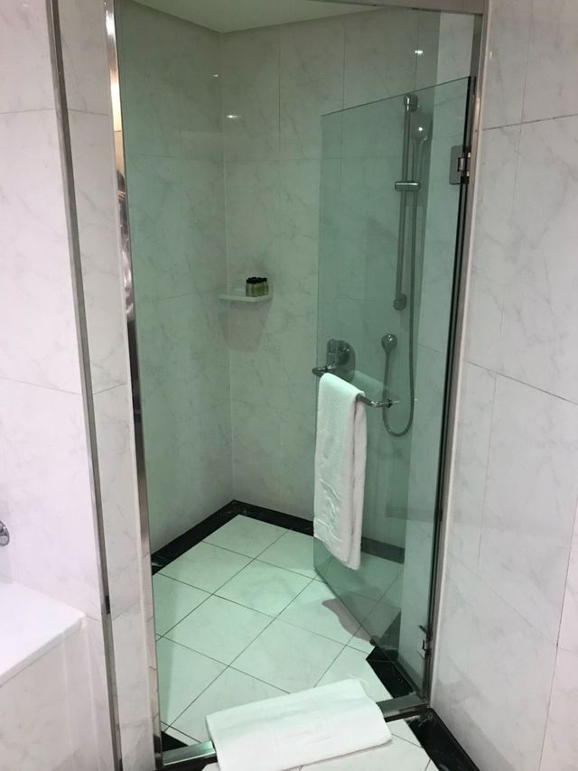 艾捷天麗大飯店｜近小巨蛋站、遠眺台北101-豪華四人房-7