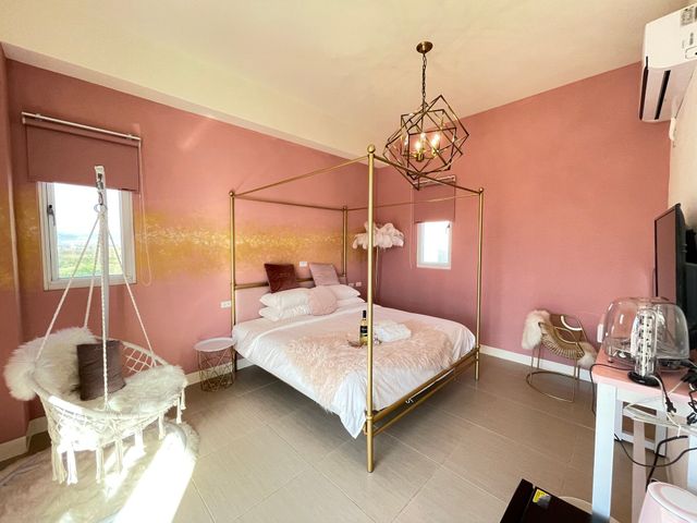 Pinky Promise Villa-Earth Rose Double Room RF32-1