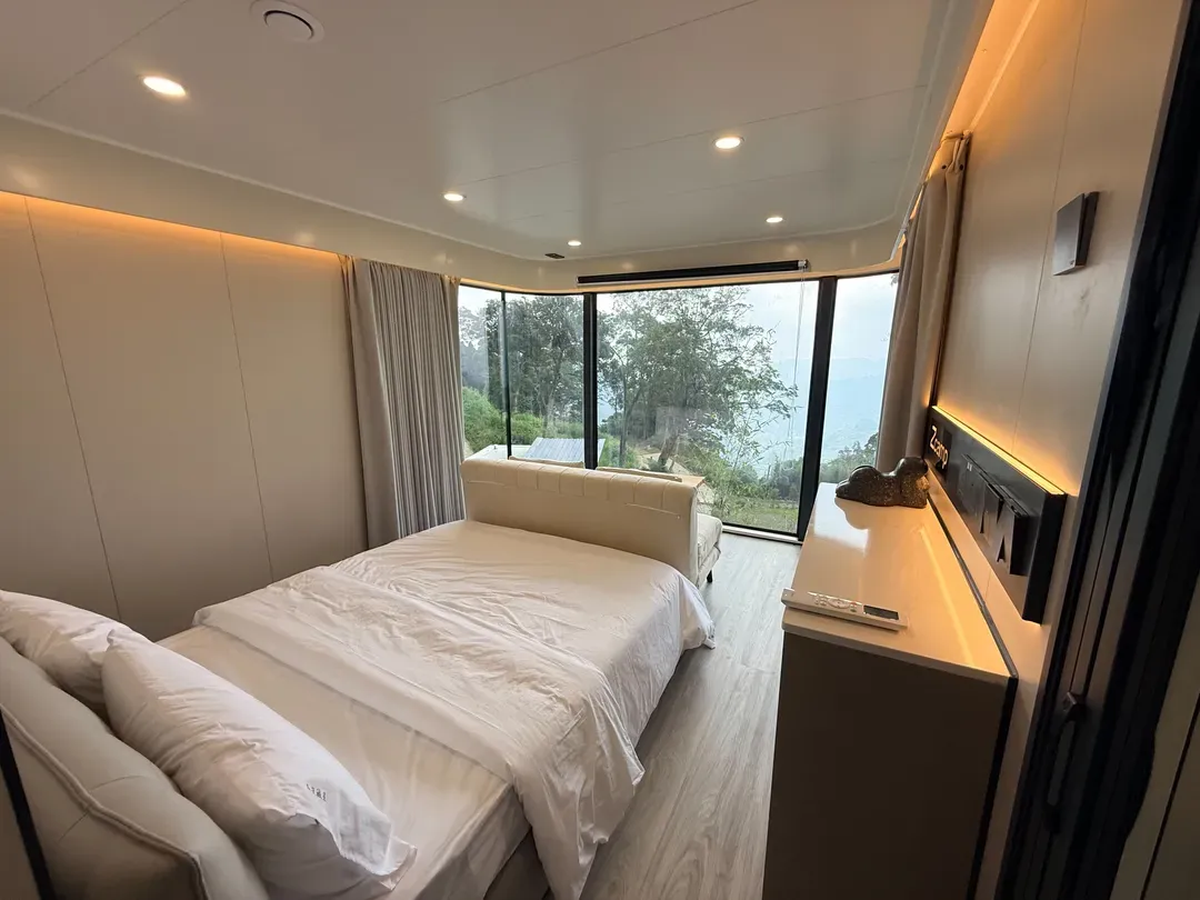 尖石森夜藏星免搭帳露營區｜全新上架！景觀露營車、獨立衛浴、雲海星空秘境