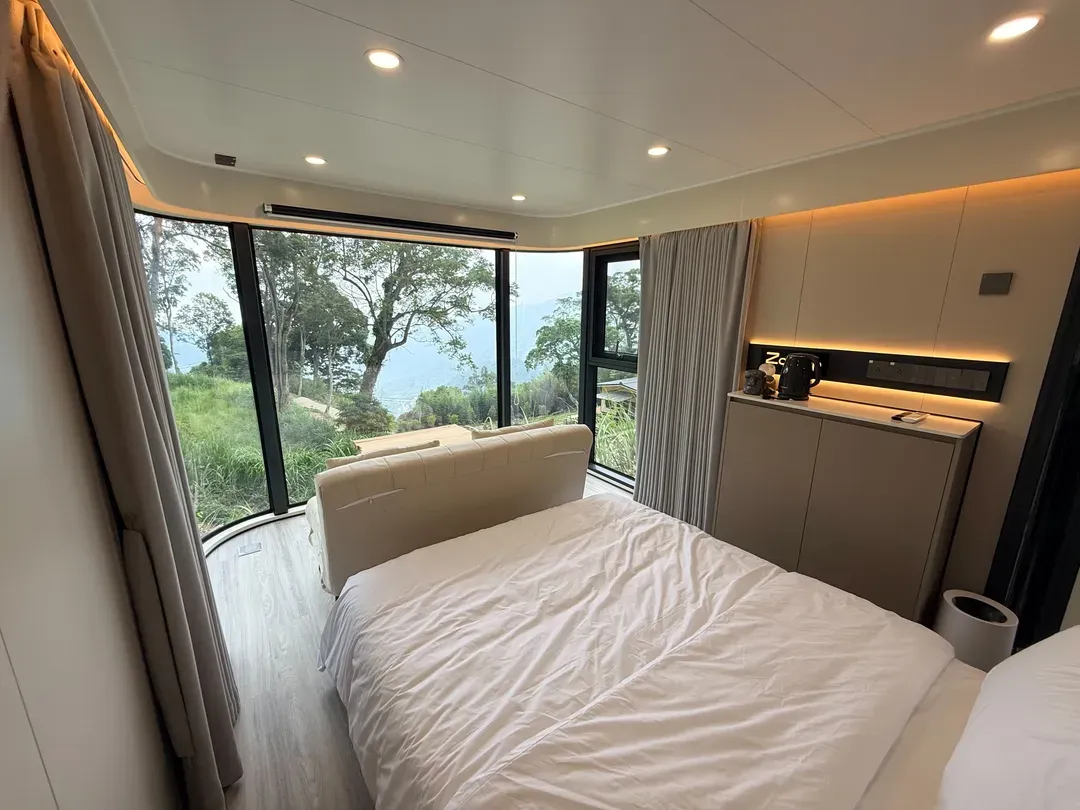 尖石森夜藏星免搭帳露營區｜全新上架！景觀露營車、獨立衛浴、雲海星空秘境