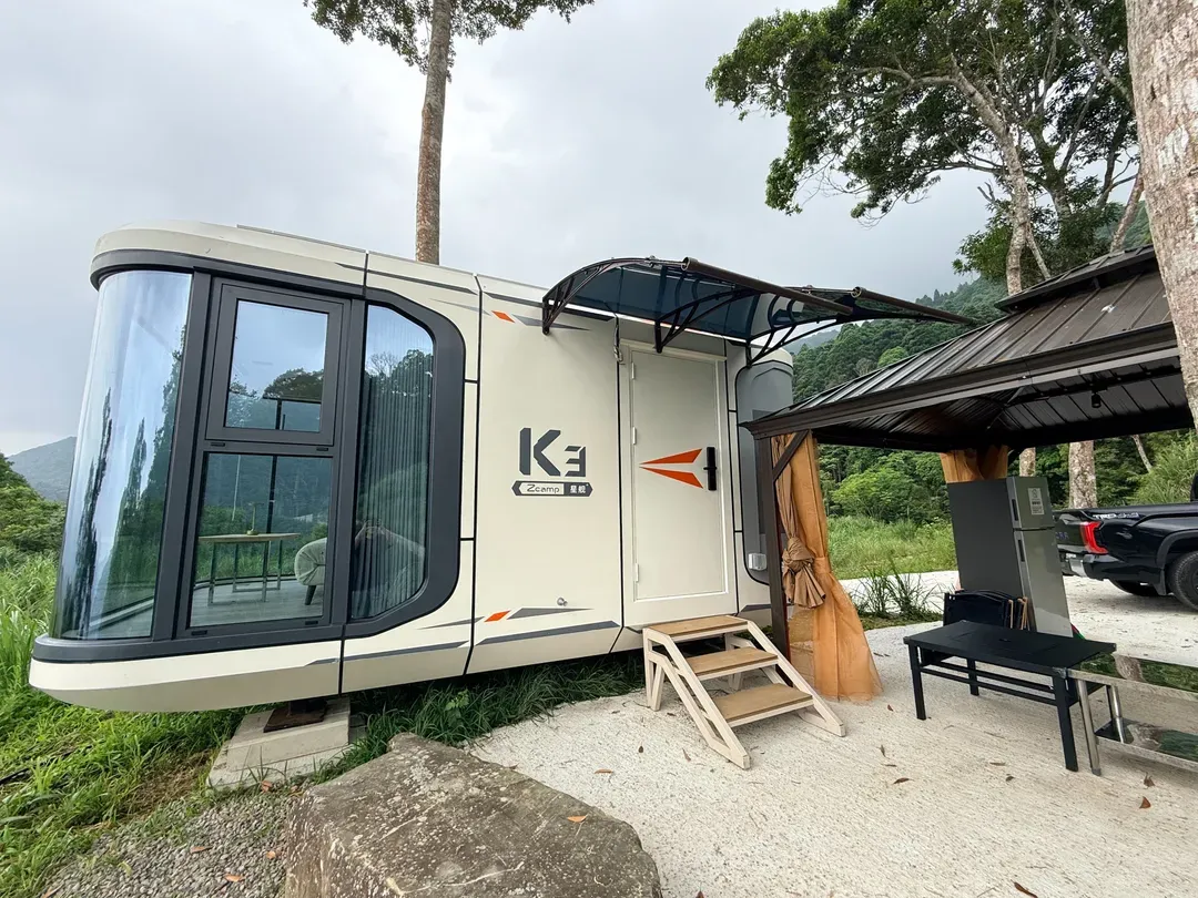 尖石森夜藏星免搭帳露營區｜全新上架！景觀露營車、獨立衛浴、雲海星空秘境