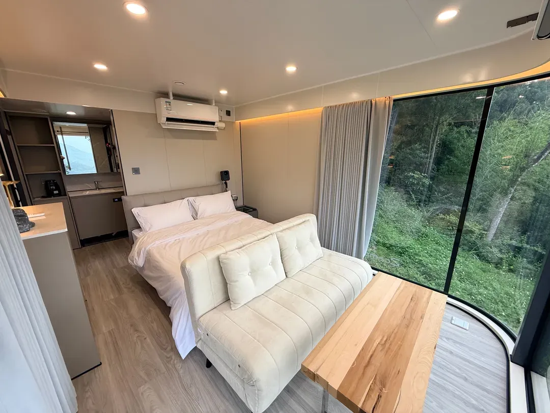 尖石森夜藏星免搭帳露營區｜全新上架！景觀露營車、獨立衛浴、雲海星空秘境