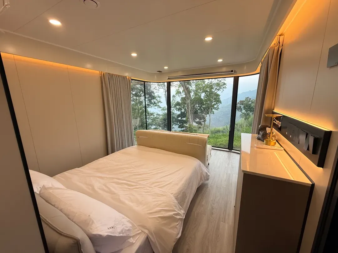尖石森夜藏星免搭帳露營區｜全新上架！景觀露營車、獨立衛浴、雲海星空秘境
