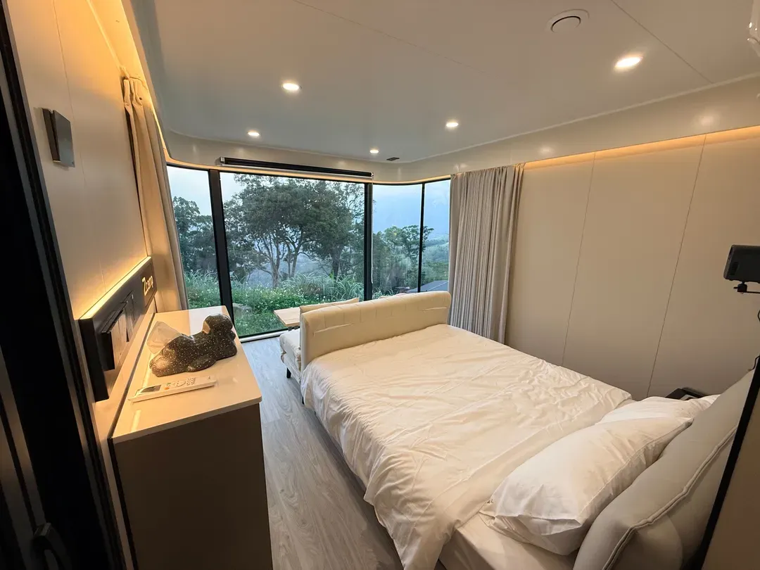 尖石森夜藏星免搭帳露營區｜全新上架！景觀露營車、獨立衛浴、雲海星空秘境