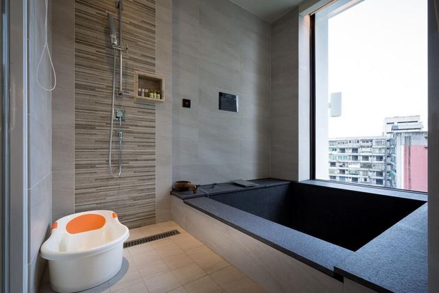 Happy Township Hot Spring Hotel-Deluxe Family Room-8