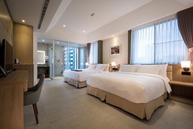 Happy Township Hot Spring Hotel-Superior Quadruple Room-3