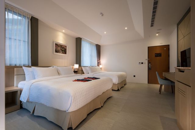 Happy Township Hot Spring Hotel-Superior Quadruple Room-1