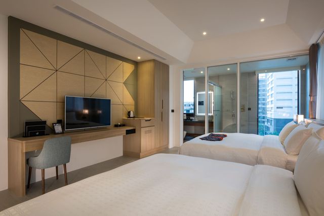 Happy Township Hot Spring Hotel-Superior Quadruple Room-4