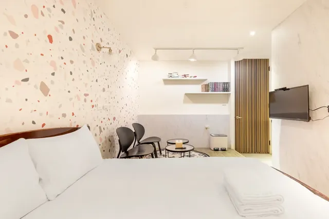 Lane 32-Standard Double Room-101-7