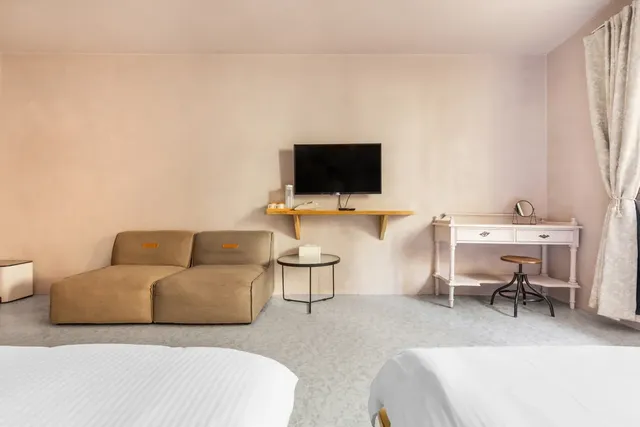 Lane 32-Standard Twin Room-201-7