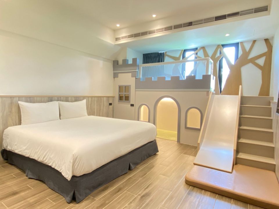 想窩11餐旅館|大草皮、豪華室內遊戲館|專案限時搶購中-溜滑梯城堡房-1