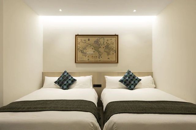 MEANDER 1948-Twin Room with Shared Bathroom-1
