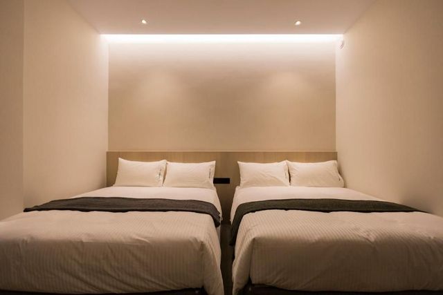 MEANDER 1948-Twin Room with Shared Bathroom-2