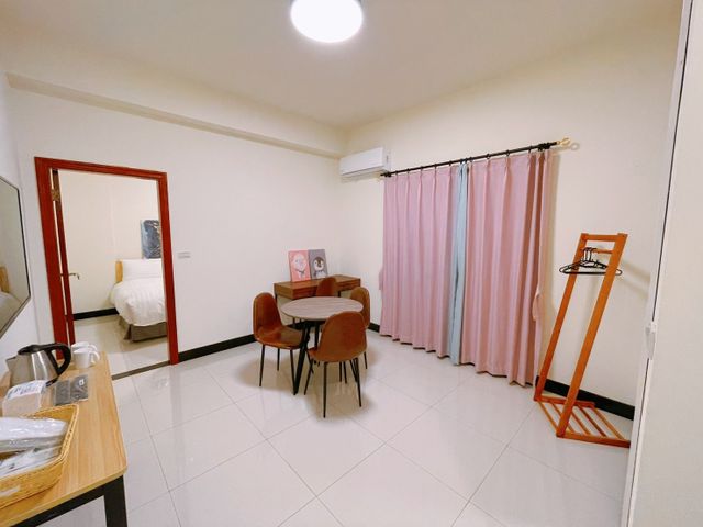 DaYi-Family Room-2
