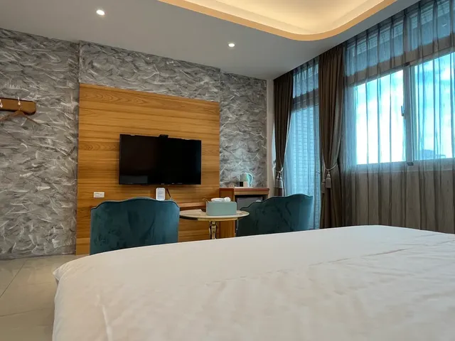 windseahillinn-302 Elegant Small Balcony Double Room-3