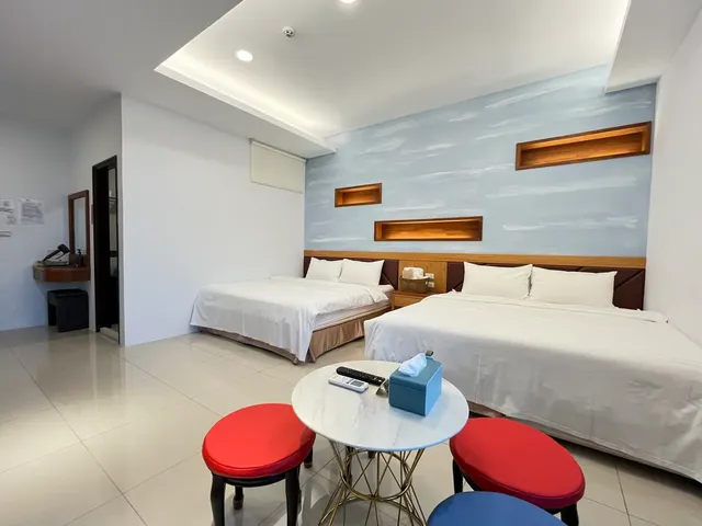 windseahillinn-303 Elegant Small Balcony Quadruple Room-8