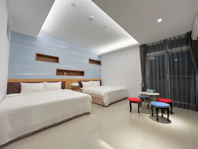windseahillinn-303 Elegant Small Balcony Quadruple Room-4