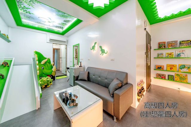 Tainan Fun Family Slide Elevator Bed and Breakfast | Near Chihkan Tower, Family Room with Slide-Wow Dinosaur Family Room For 4-3