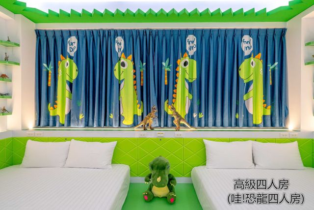 Tainan Fun Family Slide Elevator Bed and Breakfast | Near Chihkan Tower, Family Room with Slide-Wow Dinosaur Family Room For 4-1