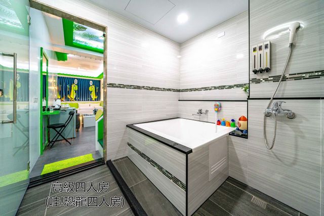 Tainan Fun Family Slide Elevator Bed and Breakfast | Near Chihkan Tower, Family Room with Slide-Wow Dinosaur Family Room For 4-6