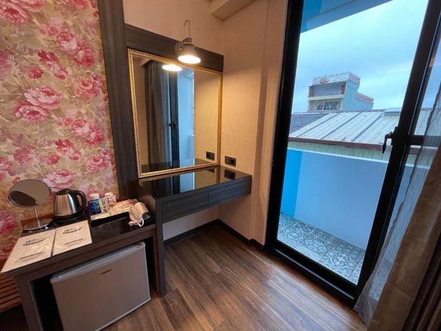 Weifeng Boutique Business Hotel (Zhanqian Branch)-Exquisite Business Double Suite with Balcony-11