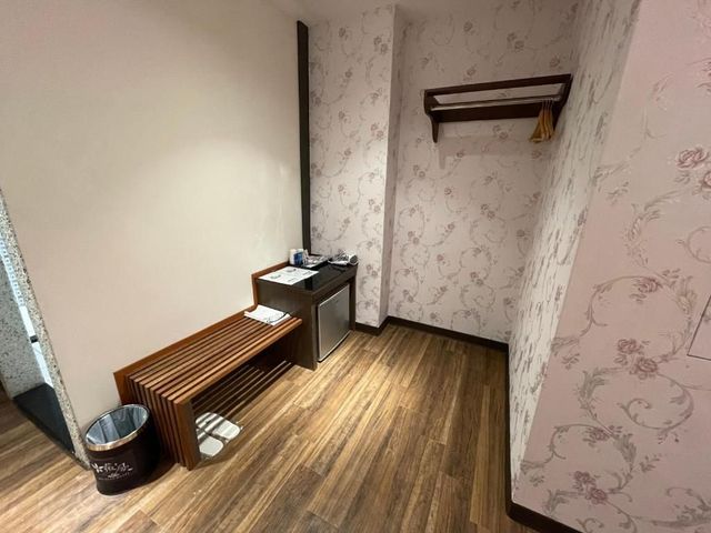 Weifeng Boutique Business Hotel (Zhanqian Branch)-Exquisite Business Double Suite with Balcony-7