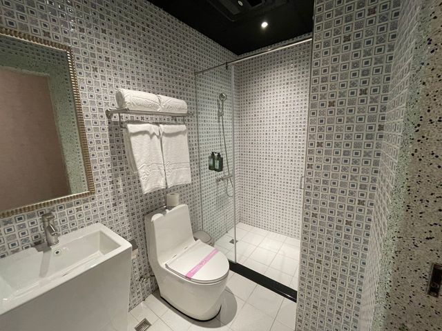 Weifeng Boutique Business Hotel (Zhanqian Branch)-Deluxe Business Quadruple Suite with Balcony-9