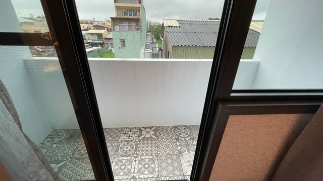Weifeng Boutique Business Hotel (Zhanqian Branch)-Deluxe Business Quadruple Suite with Balcony-4